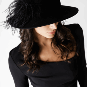 SOMBRERO FEDORA CON PLUMAS